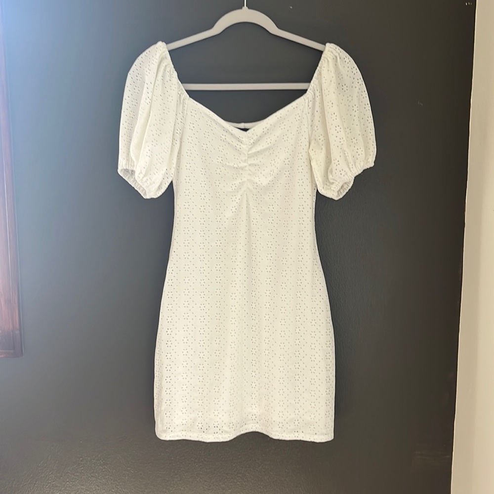 White off the shoulder fitted stretchy dress